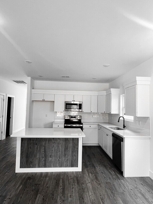 Foto del edificio - 323 R C Thompson Rd