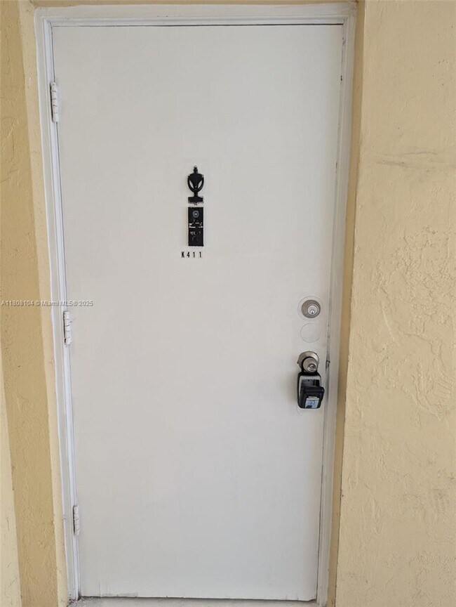 Foto del edificio - 7410 SW 82nd St