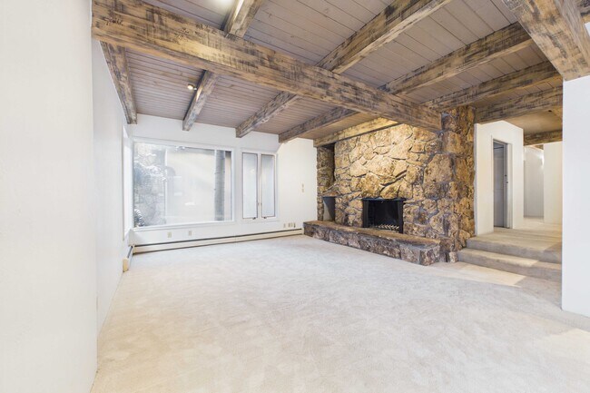 Foto del edificio - 651 S Monarch St