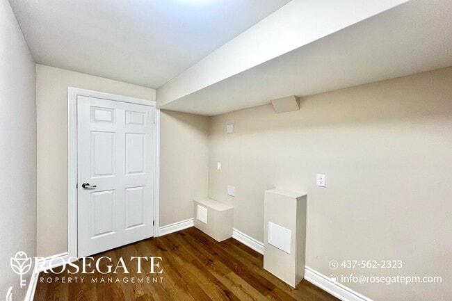 Building Photo - Modern 2-Bedroom Lower Unit in Northwest L...