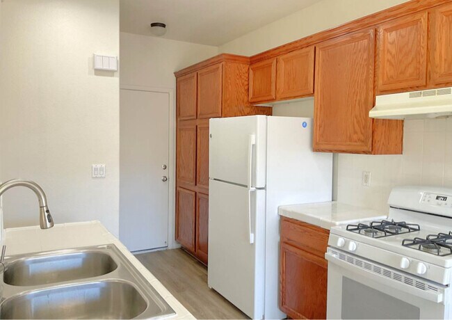 Foto del edificio - 6181 Arlington Ash St