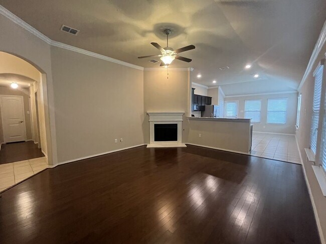 Building Photo - 1300 Foxglove Ln