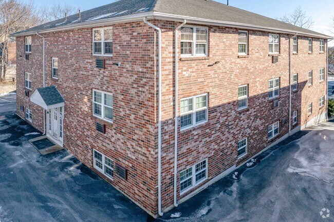 Building Photo - 112 Sycamore St