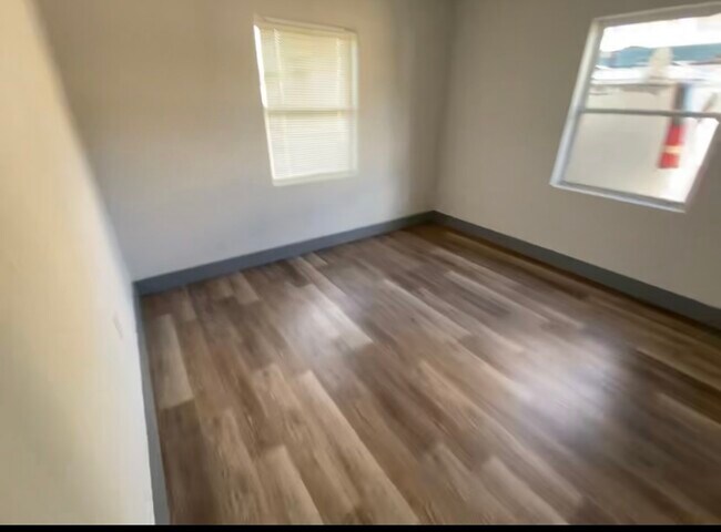 Foto del edificio - 331 W Merritt Ave