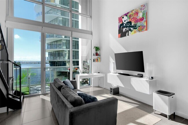 Foto del edificio - 300 S Biscayne Blvd