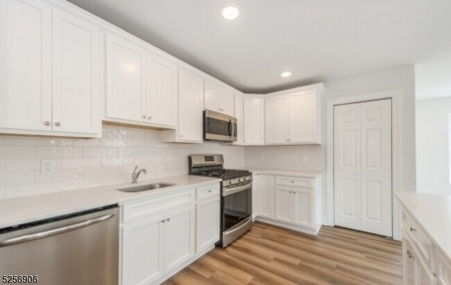 Building Photo - 103 Jewell St