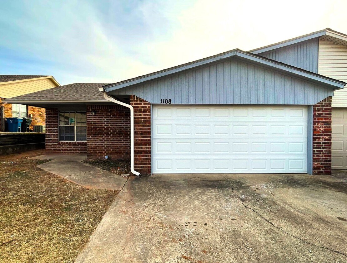 Foto principal - Charming and Spacious Duplex Available!