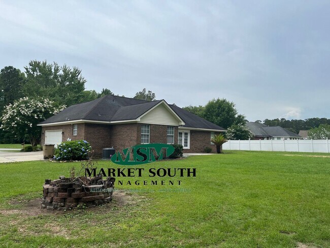 Foto del edificio - ~APPLICATION PENDING!~ 4 Bedroom Beauty In...