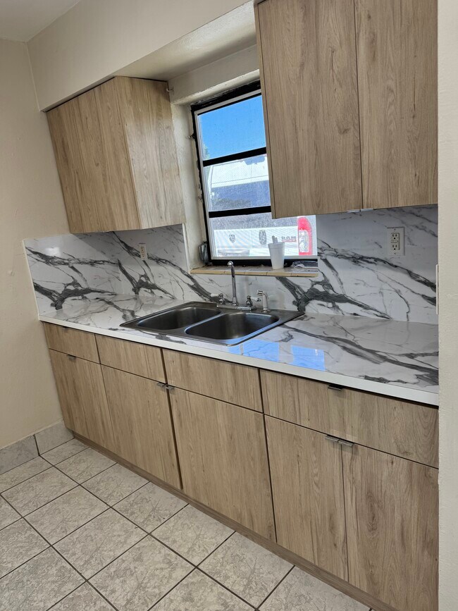 Foto del edificio - 3960 NW 178th St