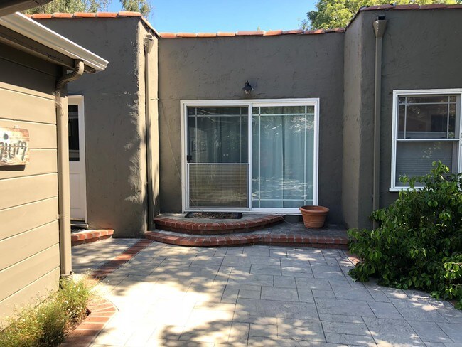 Foto del edificio - 107 Clover Ln