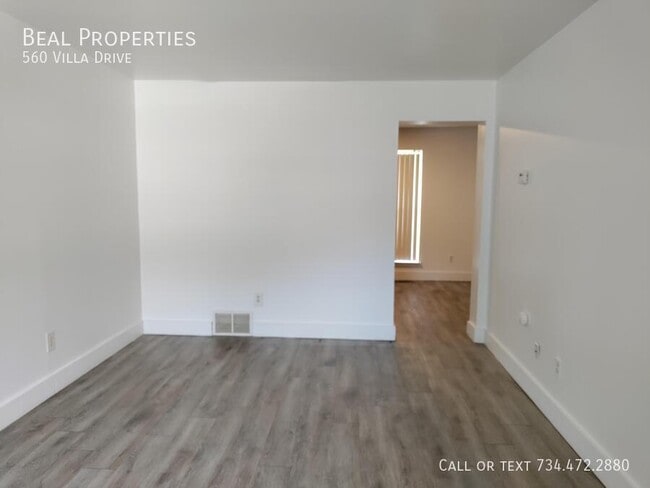 Building Photo - 560 Villa Dr