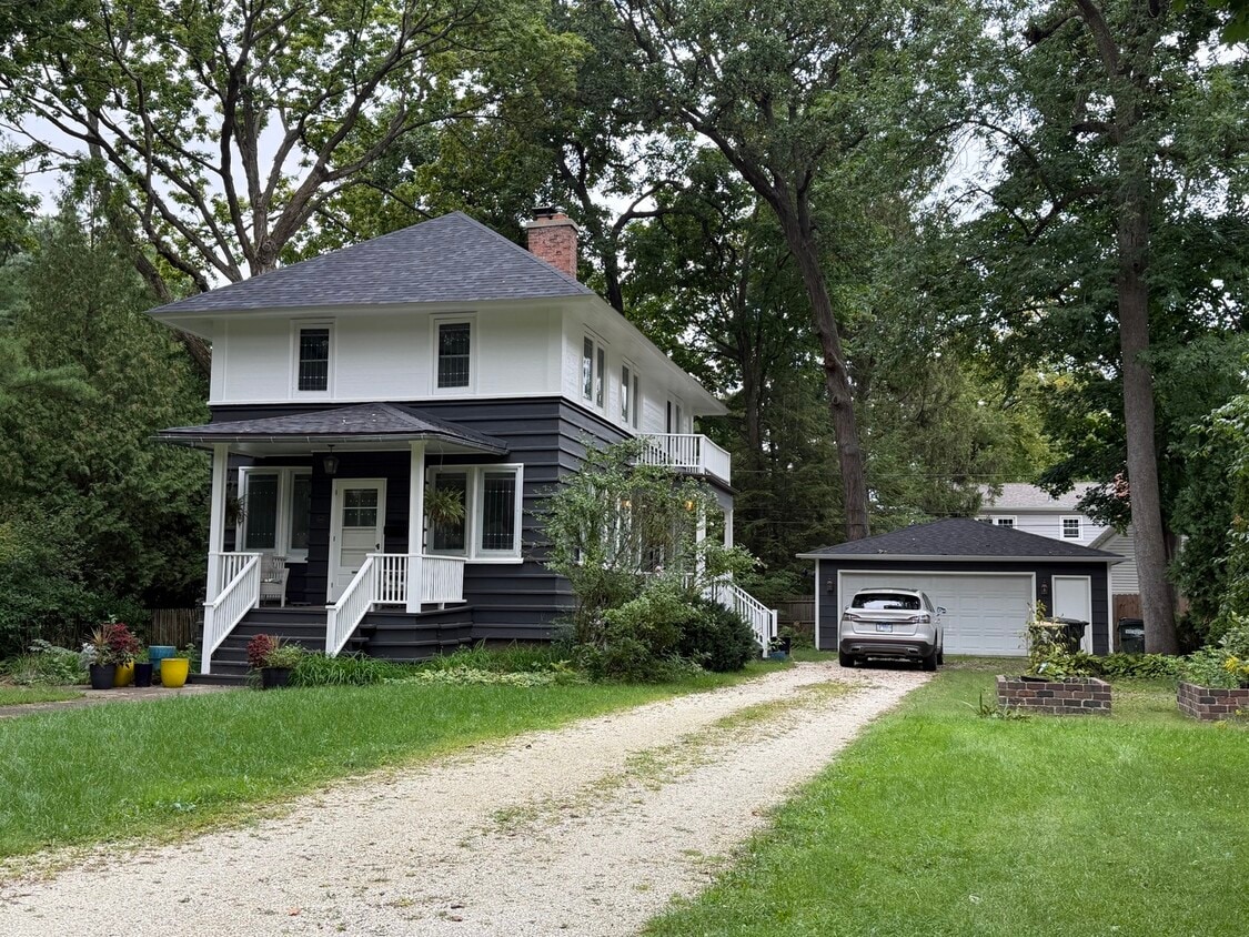 Building Photo - 710 E Prospect Ave