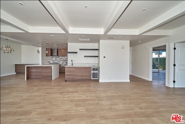 Building Photo - 131 N Gale Dr