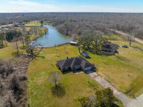 Building Photo - 140 Lakewood Dr