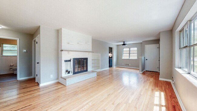 Building Photo - Hikes Point 3 Bed/2 Bath with Basement & Fenced-in Yard