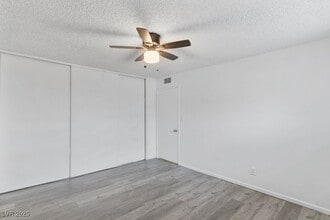 Building Photo - 350 E Desert Inn Rd