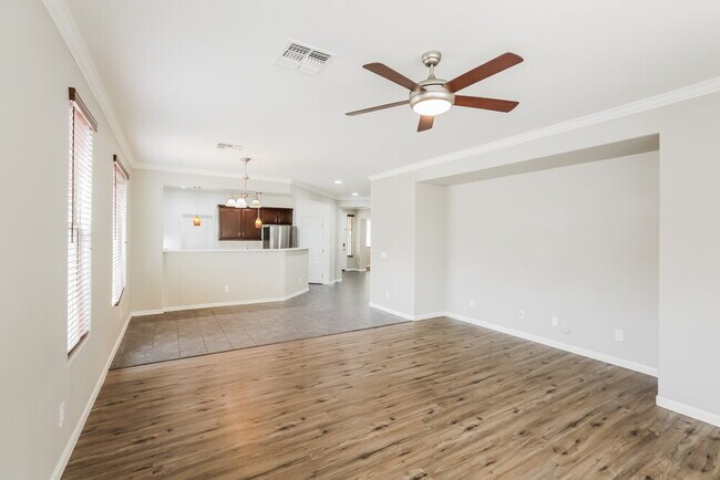 Foto del edificio - 6806 W Evergreen Terrace