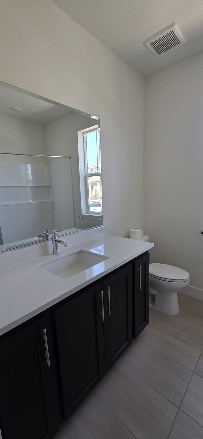 Foto del edificio - Brand New 2025 Solar-Powered 4 Bed, 3 Bath...