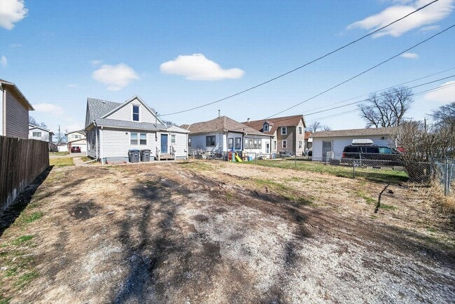 Building Photo - 2117 6th Ave