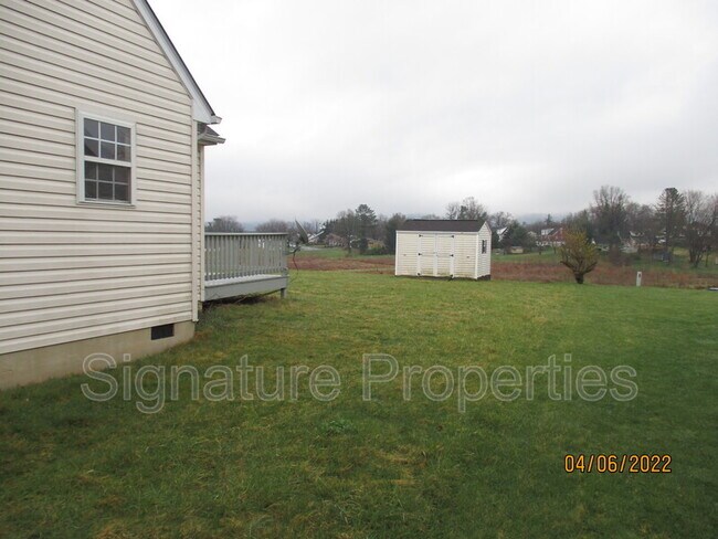 Foto del edificio - 554 Edwardian Ln