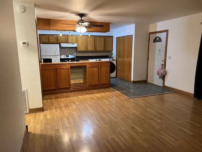 Foto del edificio - 1362 Cove Dr