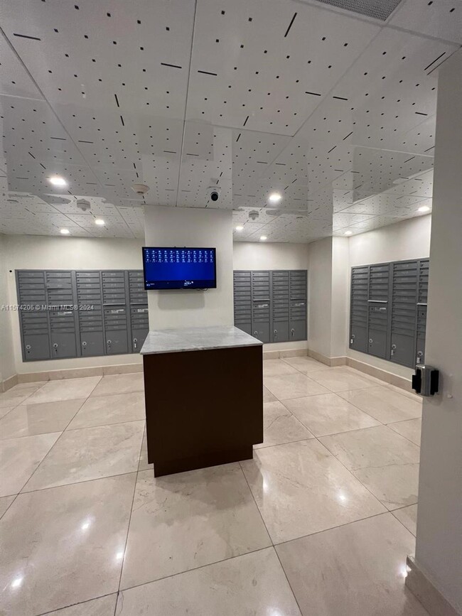 Building Photo - 540 Brickell Key Dr