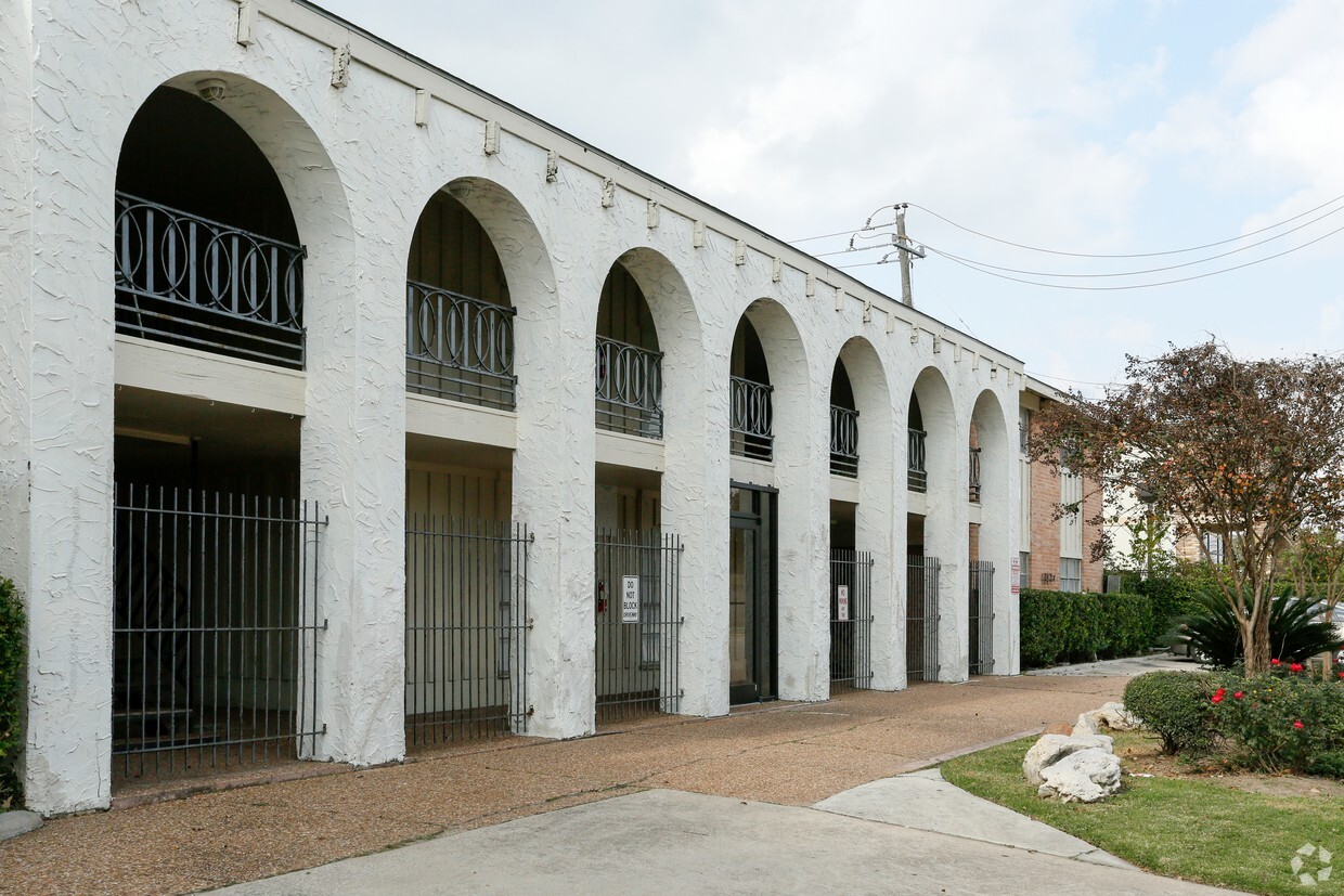 Primary Photo - Medical Center Apartments