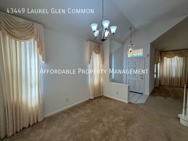 Building Photo - 43449 Laurel Glen Cmn