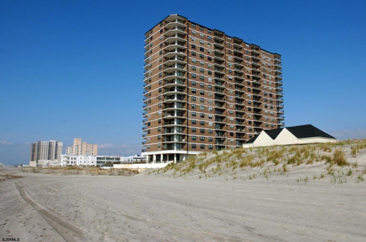 Primary Photo - 9100 Beach
