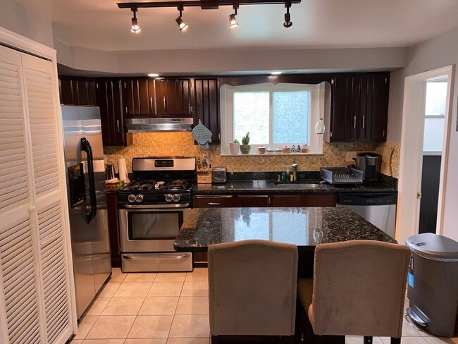 Kitchen - 1806 Cliff St