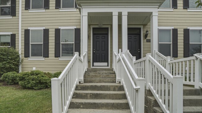 Building Photo - 4 Bedroom Townhome in Daybreak!!