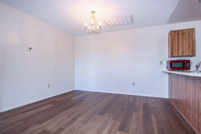 Building Photo - Montana Terrace Condo