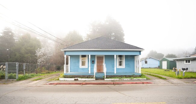 Foto del edificio - Single Family Home In Rio Dell!