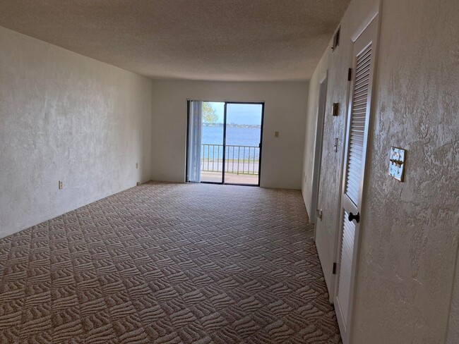 Building Photo - 1049 Rockledge Dr