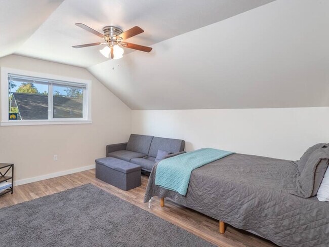 Foto del edificio - 1427 E Hays St