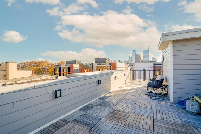 Rooftop Deck - 1909 Brown St