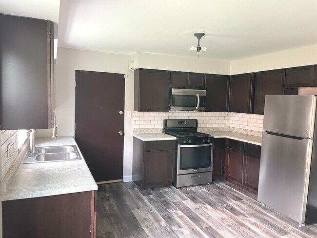 Building Photo - 910 Elder Road, Unit 1S