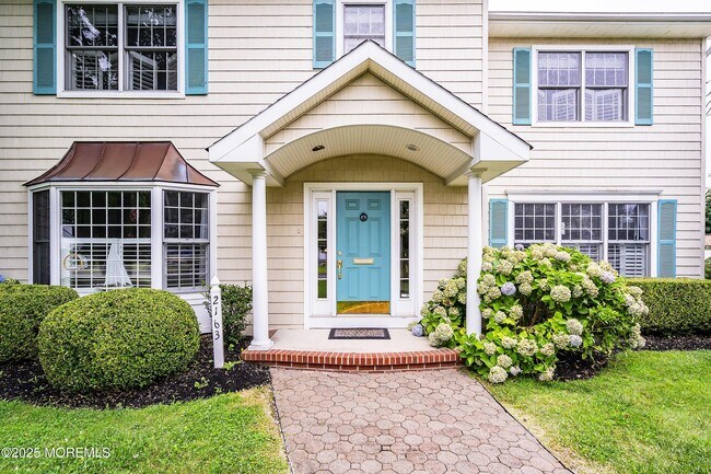 Foto del edificio - 2163 Village Rd