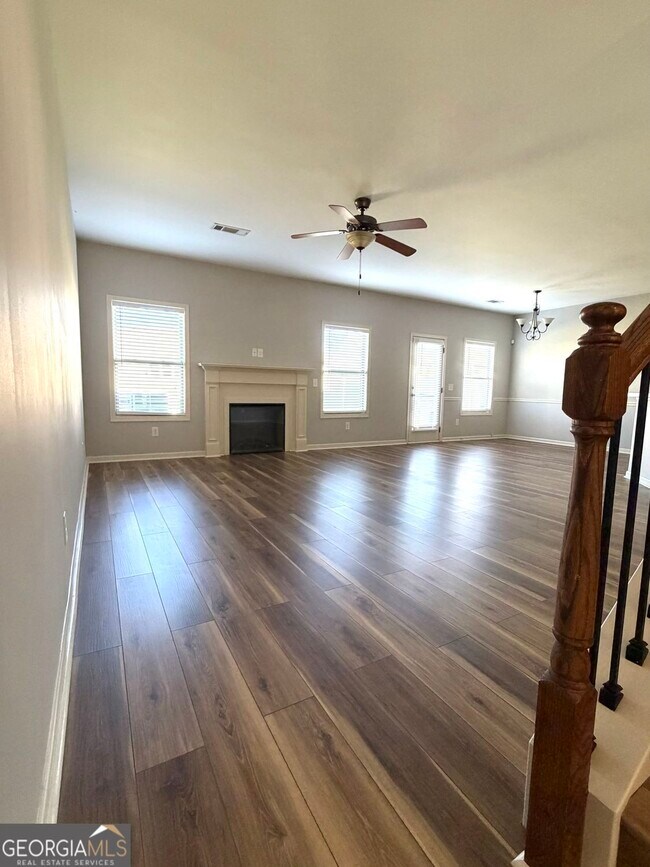 Foto del edificio - 119 Highland Pointe Cir E