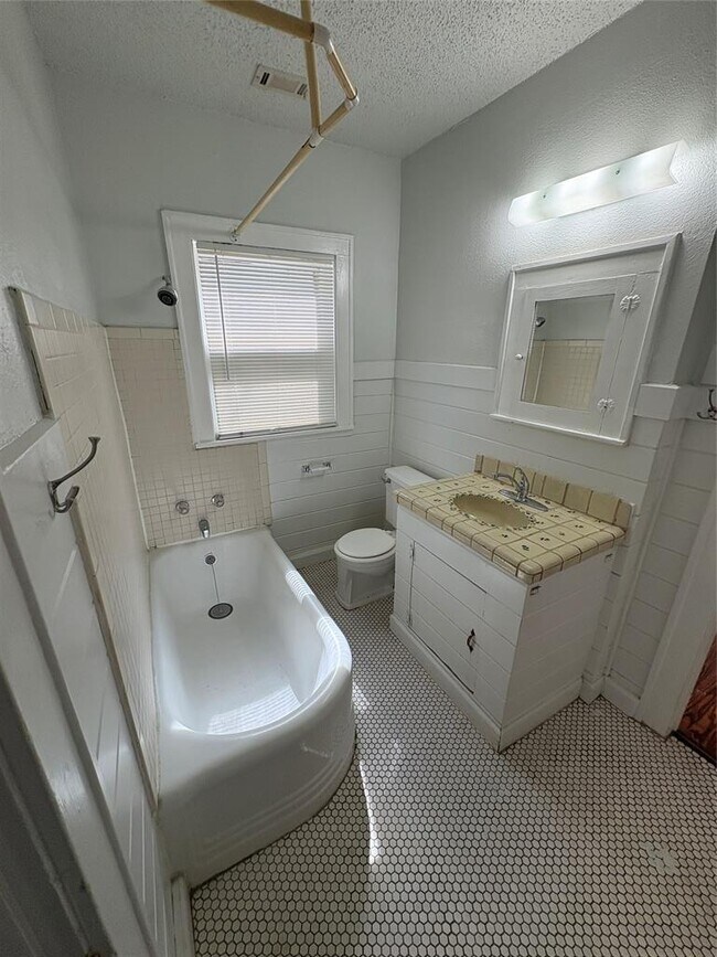 Foto del edificio - 915 W 29th St