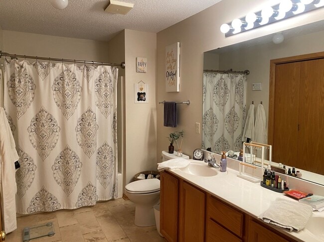 Building Photo - 508 Mission Hills Dr