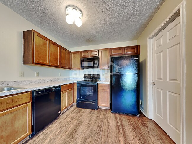 Foto del edificio - 106 Frostwood Ln