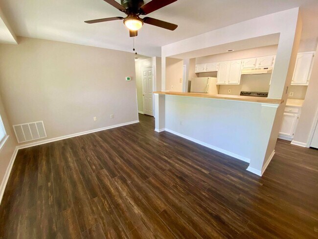 Building Photo - Charming 2 Bedroom/ 1 Bathroom Parkville Condo in Lovely Seven Courts Community