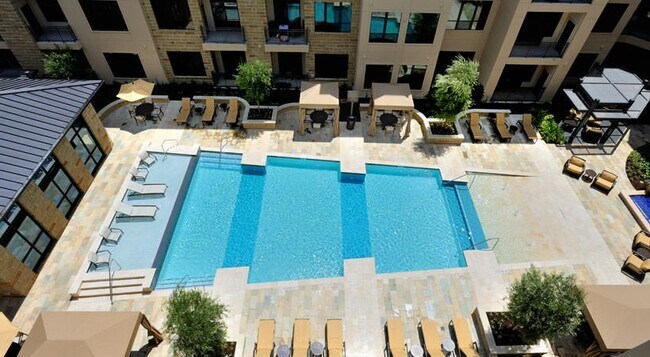 Building Photo - Elegant Living: One Bedroom Apartment Sere...