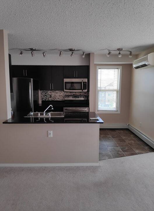 Photo du bâtiment - 2 Bed 2 Bath Unit in Edmonton, AB