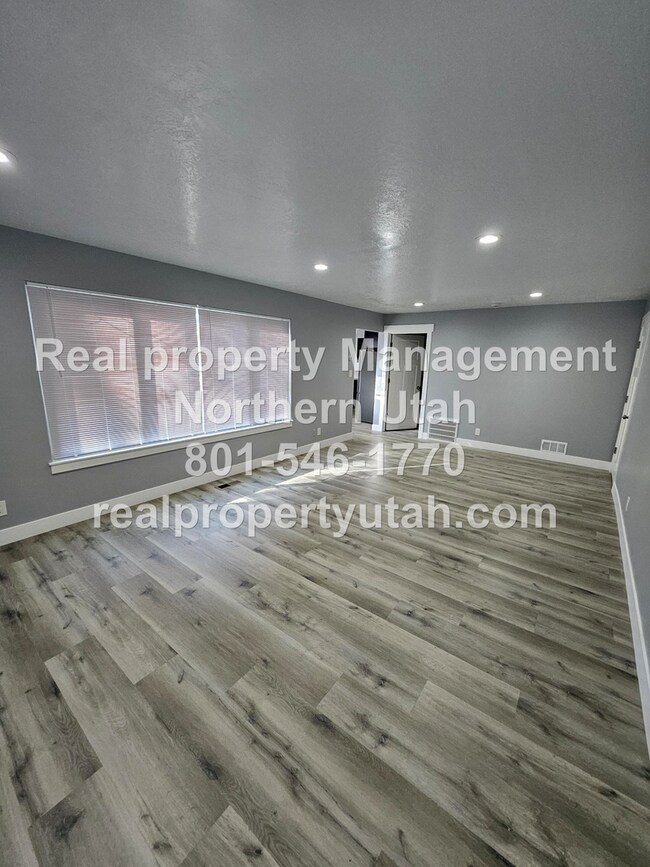 Foto del edificio - 3 Bedroom 2 Bath Unit Now Available