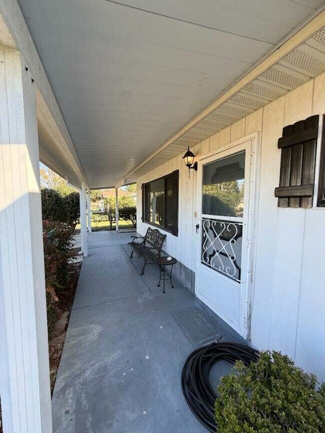 Building Photo - 10081 SW 95th Ave