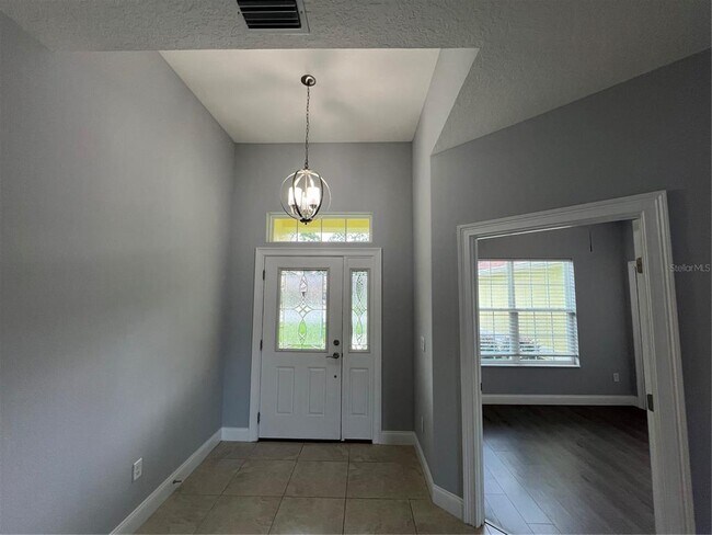 Building Photo - 13 Winchester Pl