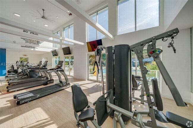 Foto del edificio - 5215 NE 3rd Ct