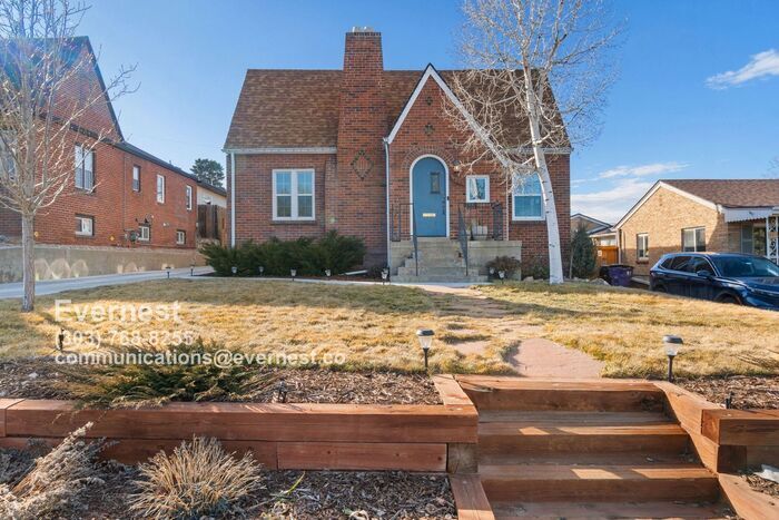 Foto principal - Spacious 4-Bedroom Home with Basement, Pat...